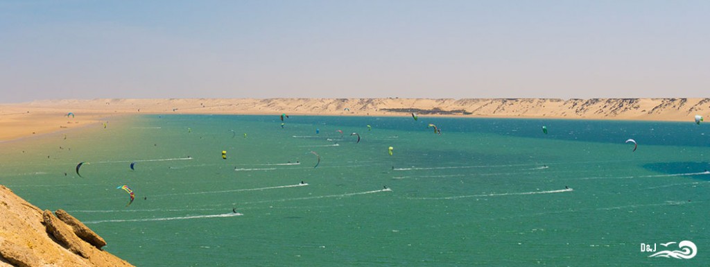 kitesurfs dans la baie de Dakhla